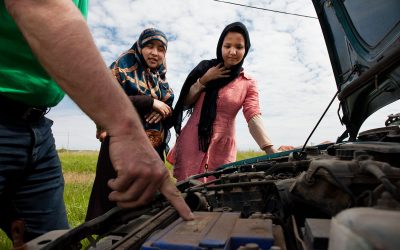 Do refugees have the right to work in Romania?